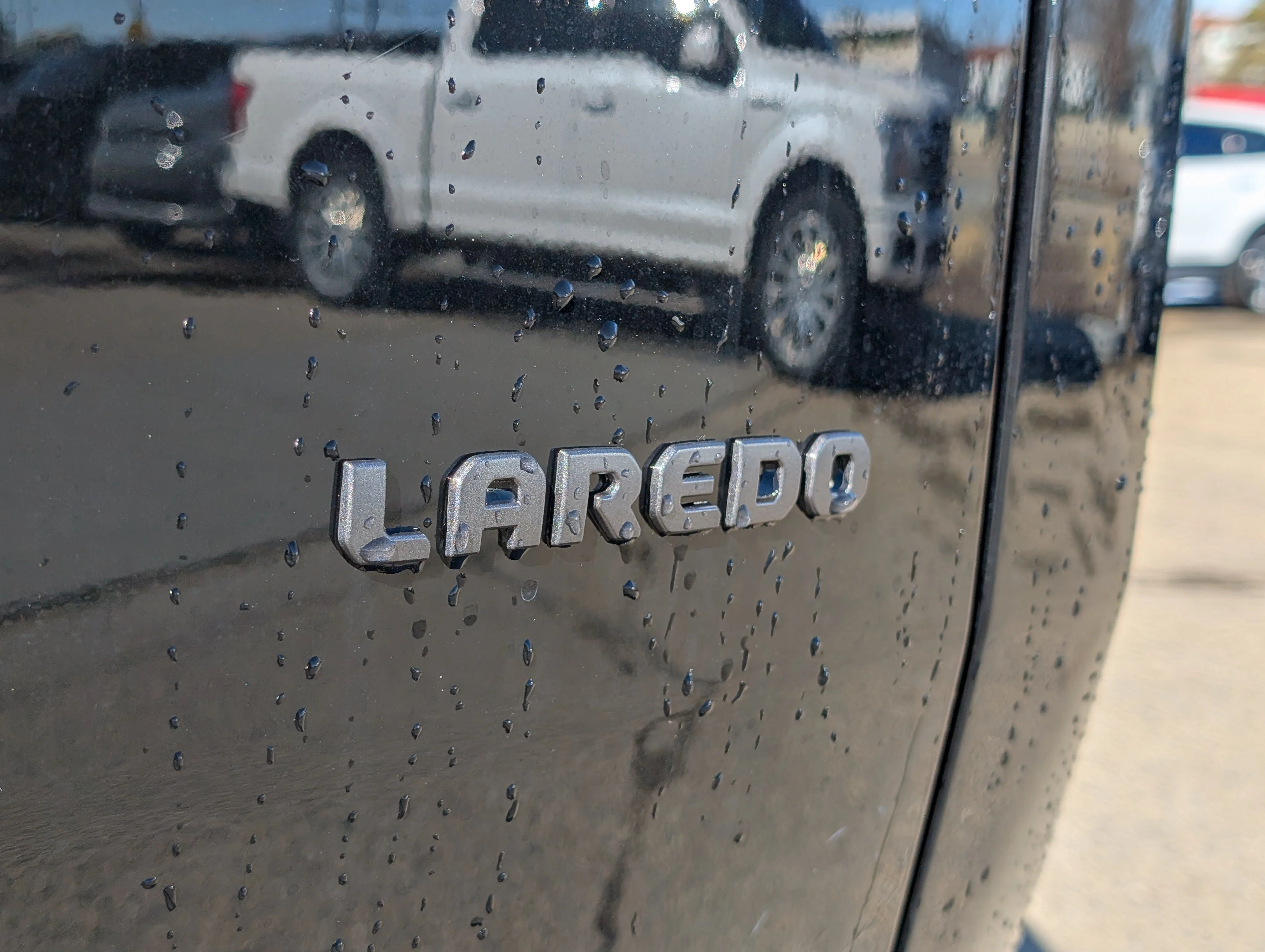 New 2026 Diamond Black Crystal Pearl Jeep Laredo image 14