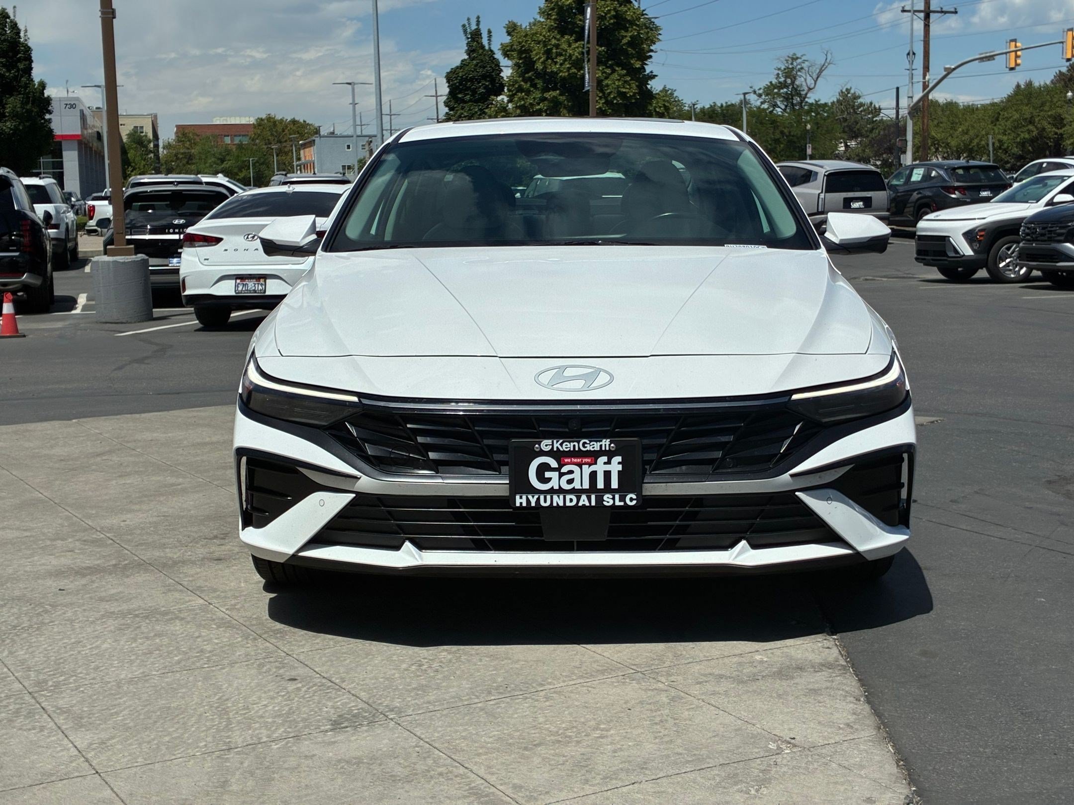 2024 Hyundai Elantra Limited - Photo 10