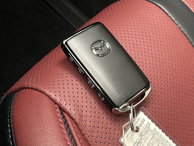 New 2026 Wind Chill Pearl Mazda Premium image 27