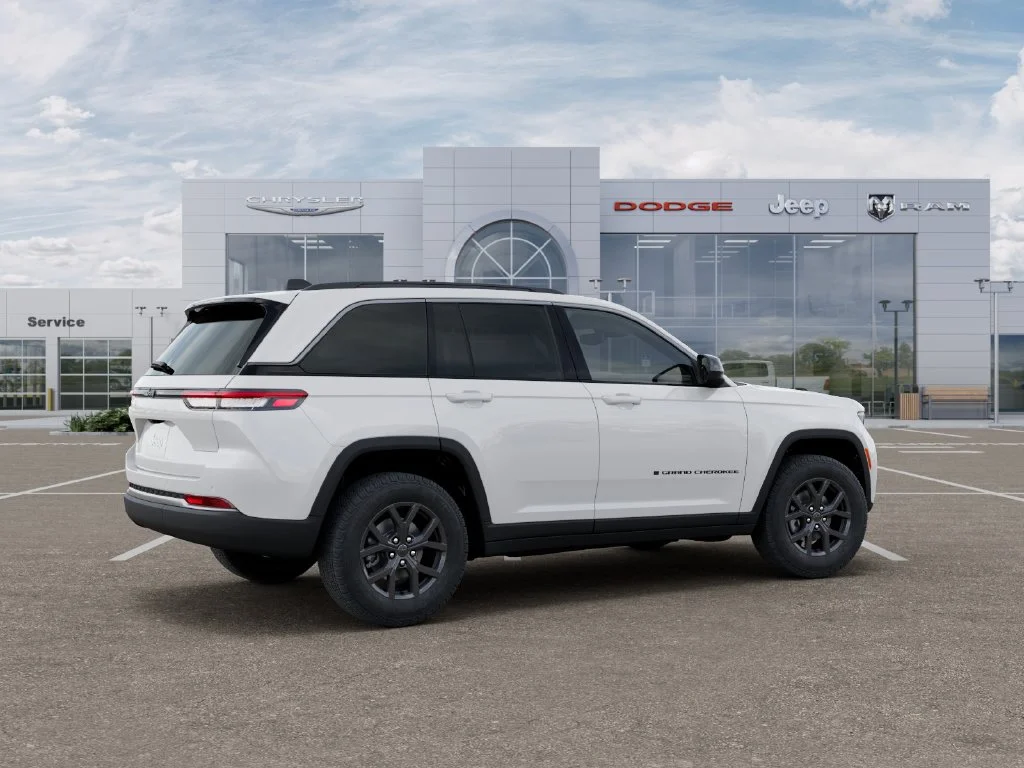 New 2027 Bright White Clear-Coat Paint Jeep Laredo Altitude image 4