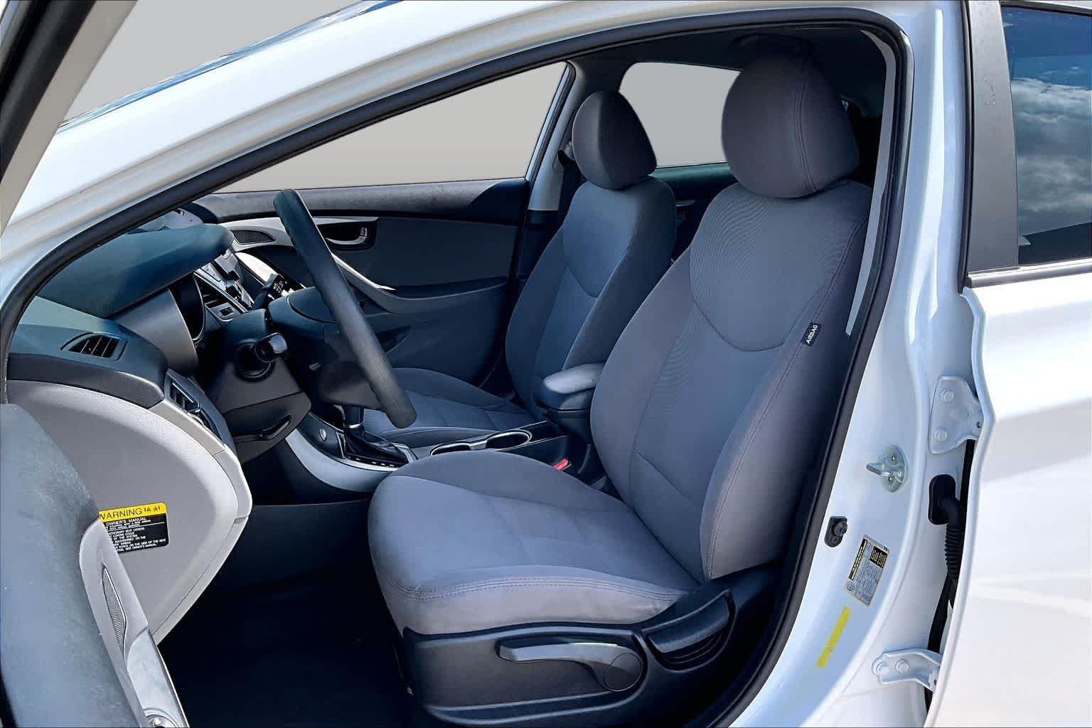 Used 2015 Quartz White Pearl Hyundai SE image 8