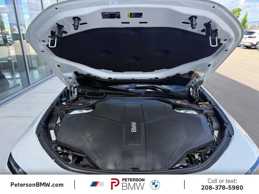 Used 2025 Mineral White Metallic BMW xDrive60 image 35
