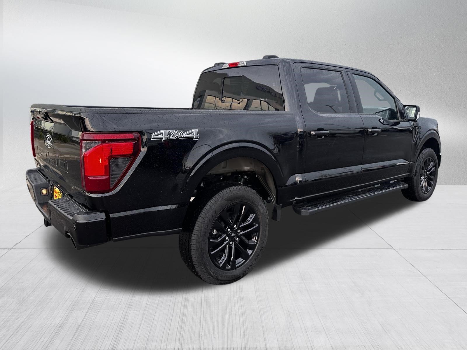New 2026 Agate Black Metallic Ford XLT image 4