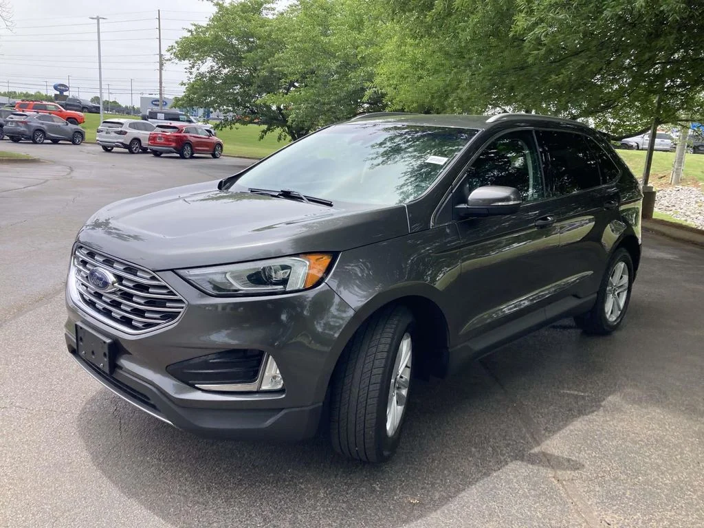 Used 2019 Gray Ford SEL image 5