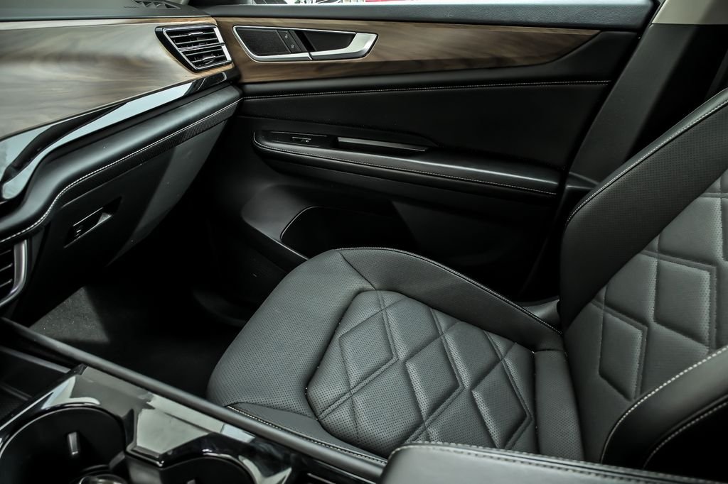 Used 2024  Volkswagen 2.0T SE w/Technology image 27