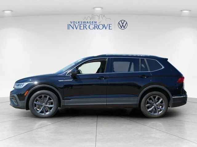 Certified Used 2022 Black Volkswagen 2.0T SE image 4