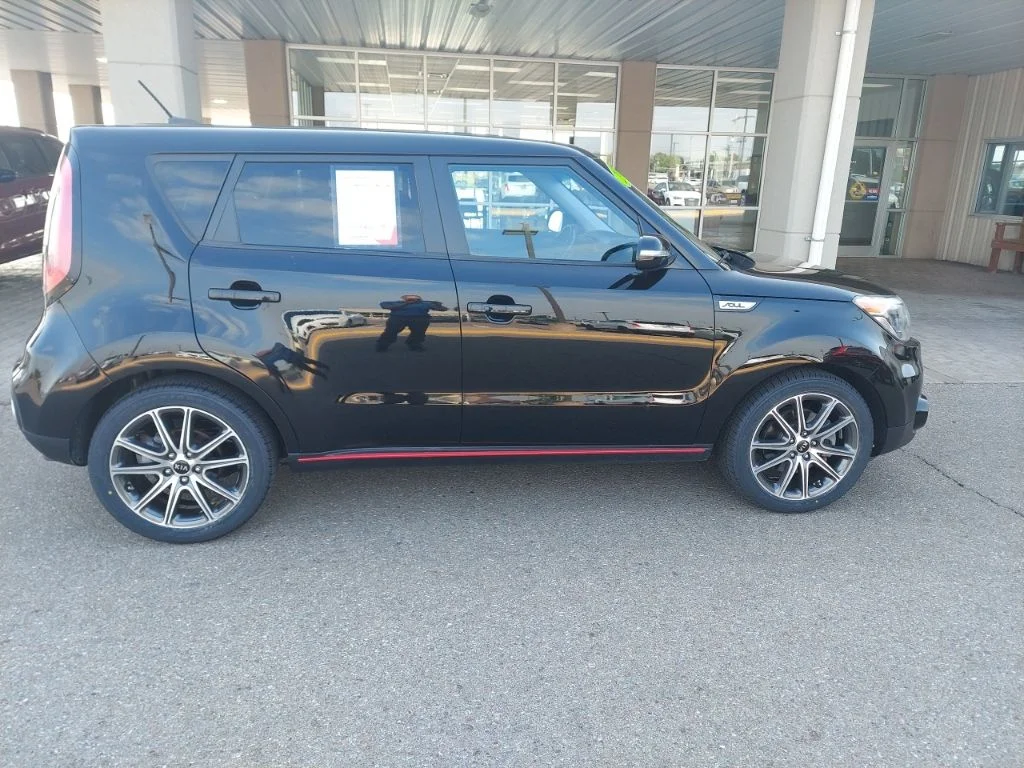 Used 2018 Black Kia Exclaim image 8
