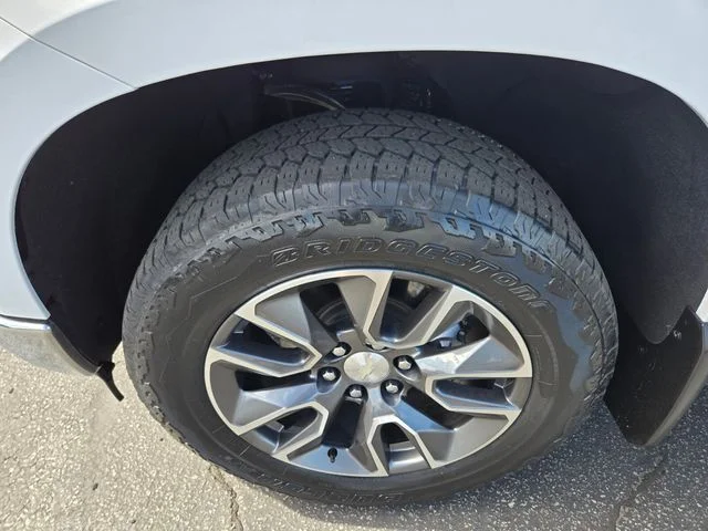 Used 2022 White Chevrolet LT image 24