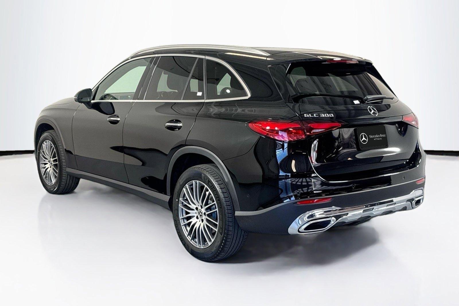 New 2026 Black Mercedes-Benz GLC 300 image 7