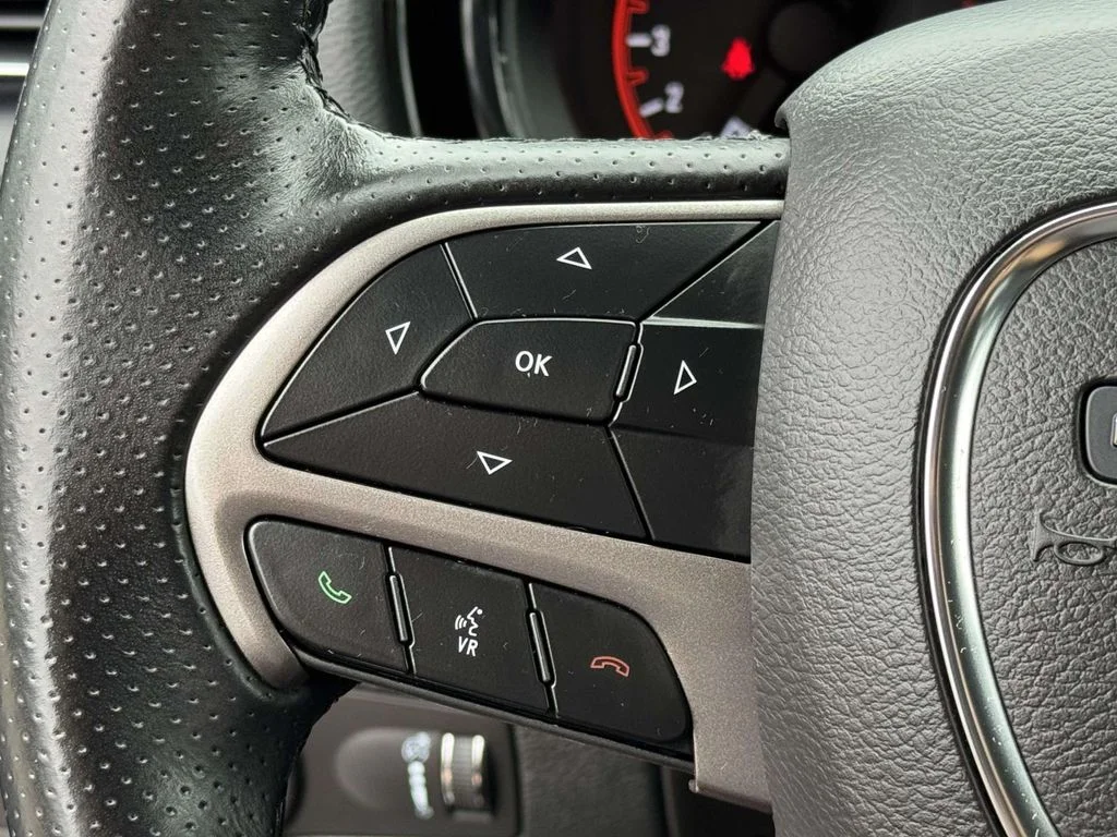 Used 2022 Black Dodge SXT image 23