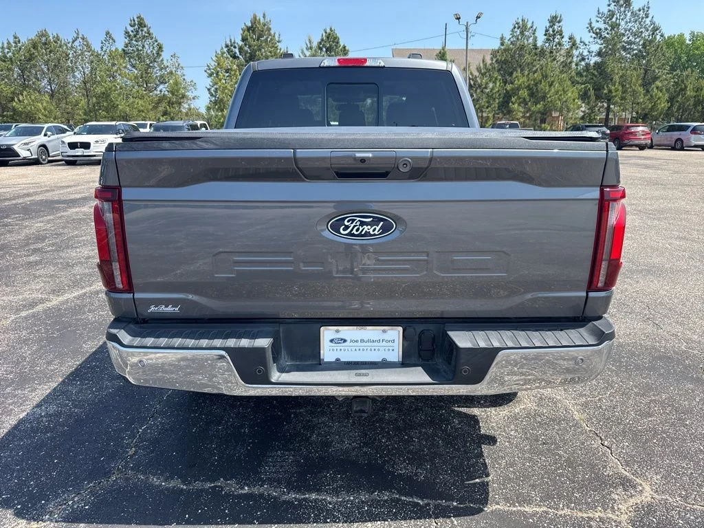 Used 2025 Gray Ford Lariat image 22