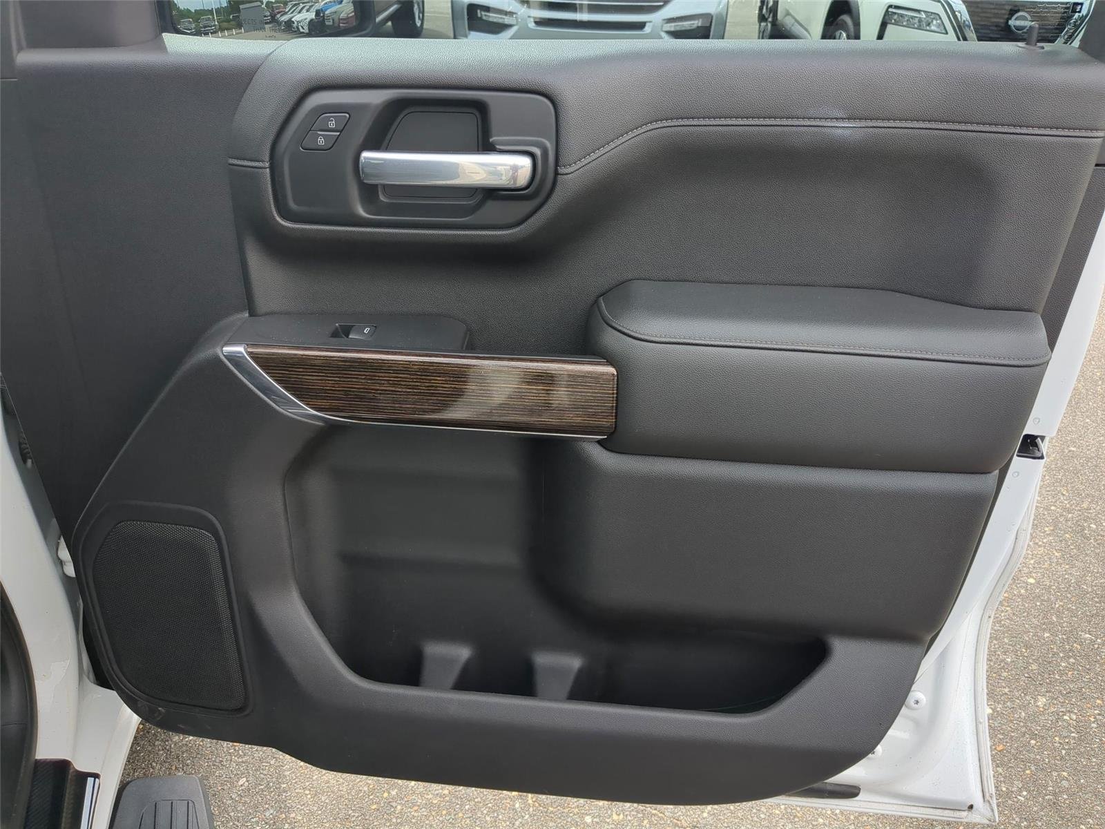Used 2021 Summit White GMC SLE image 31