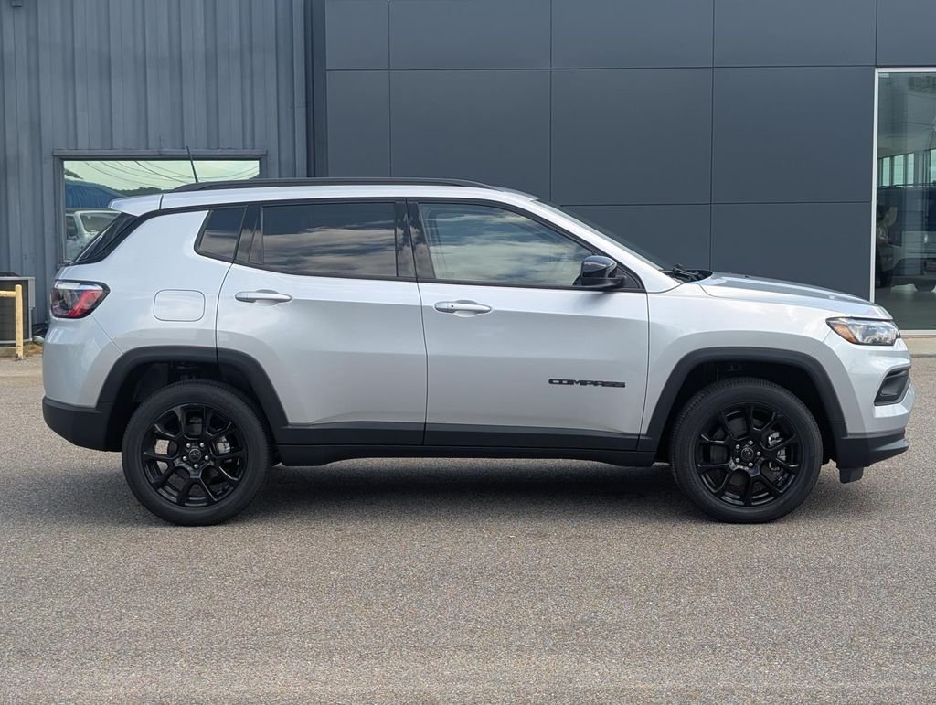 New 2026 Silver Zynith Metallic Clear-Coat Exterior Paint Jeep Latitude image 6