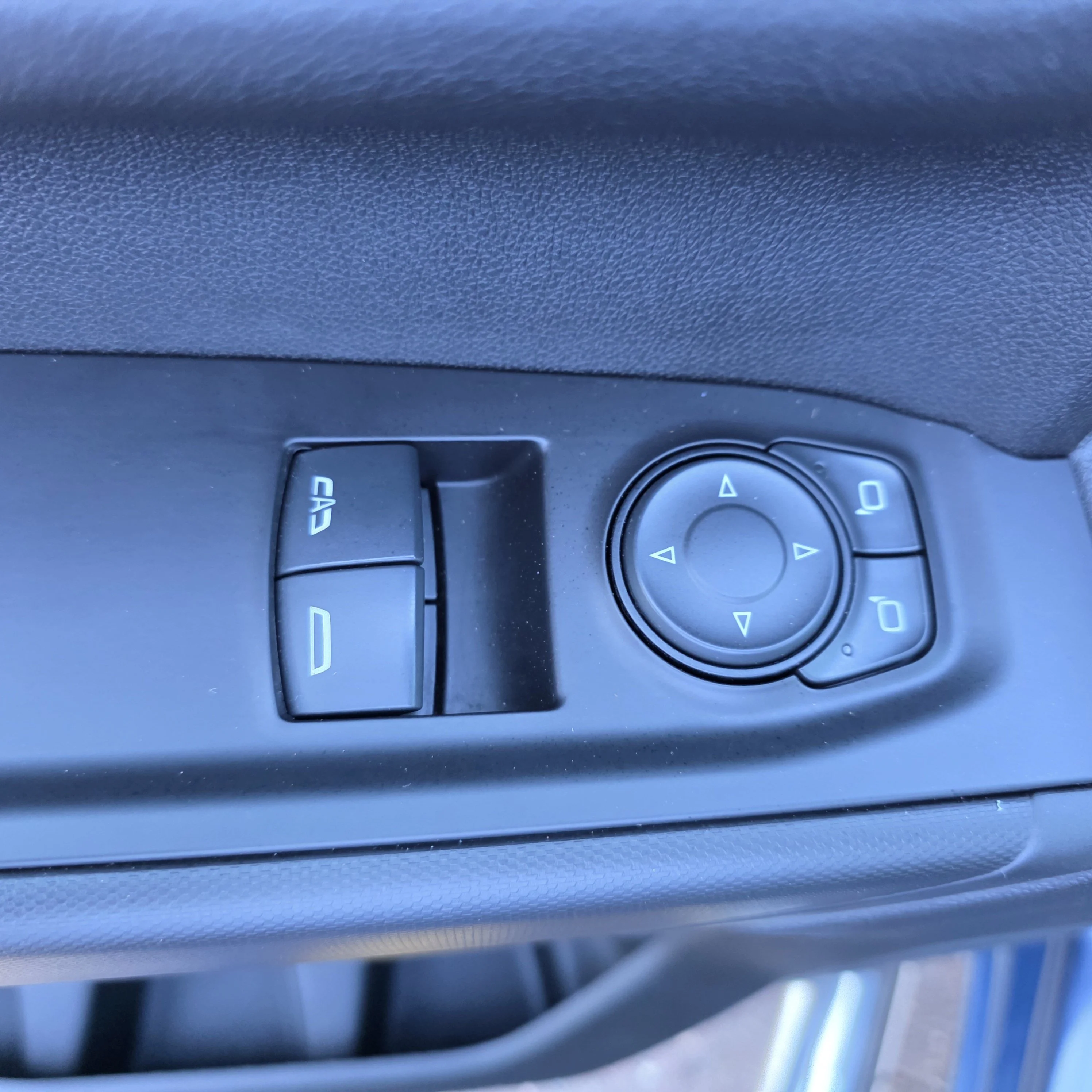 Used 2020 PACIFIC BLUE METALLIC GMC 4WD Regular Cab Long Box image 17