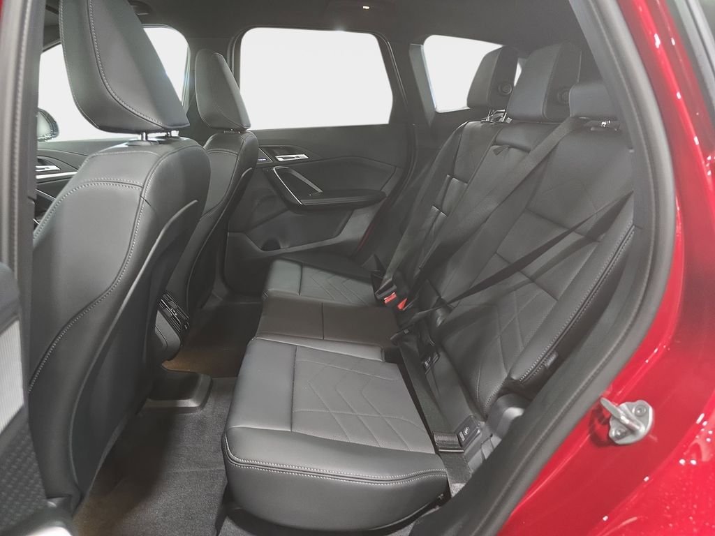 Used 2026 Vegas Red Metallic BMW xDrive28i image 24