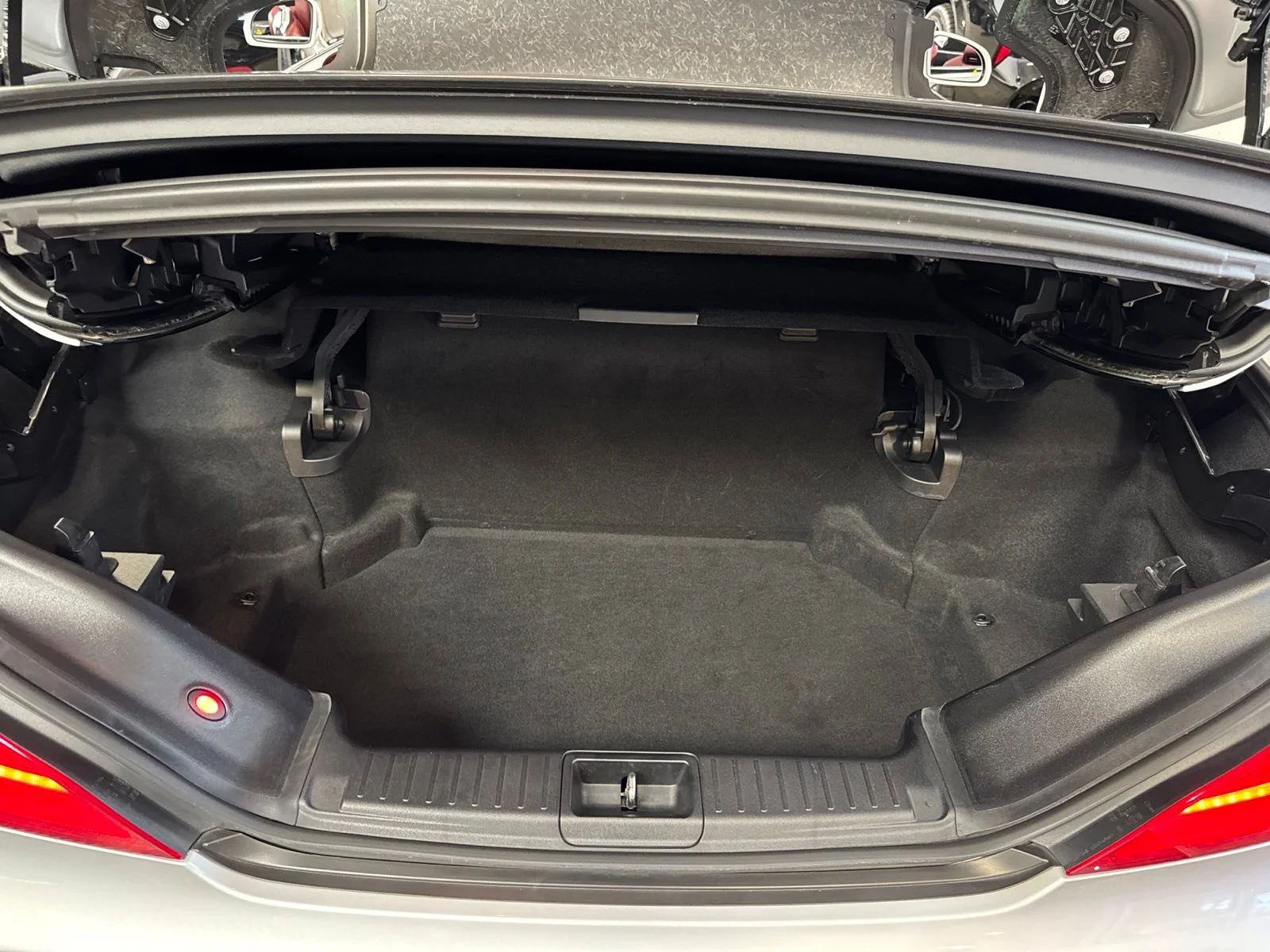 Used 2019 Silver Mercedes-Benz SL 550 image 25