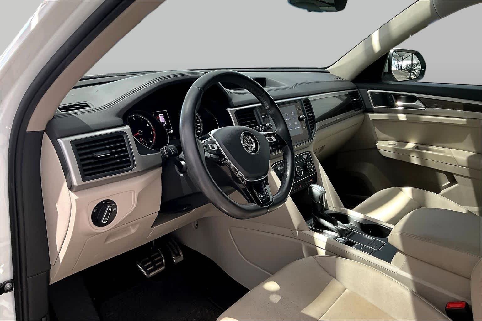Used 2020 Pure White Volkswagen 3.6L V6 SE w/Technology R-Line image 18