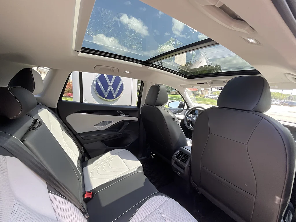 New 2026 Deep Black Pearl Volkswagen SE 4Motion image 7