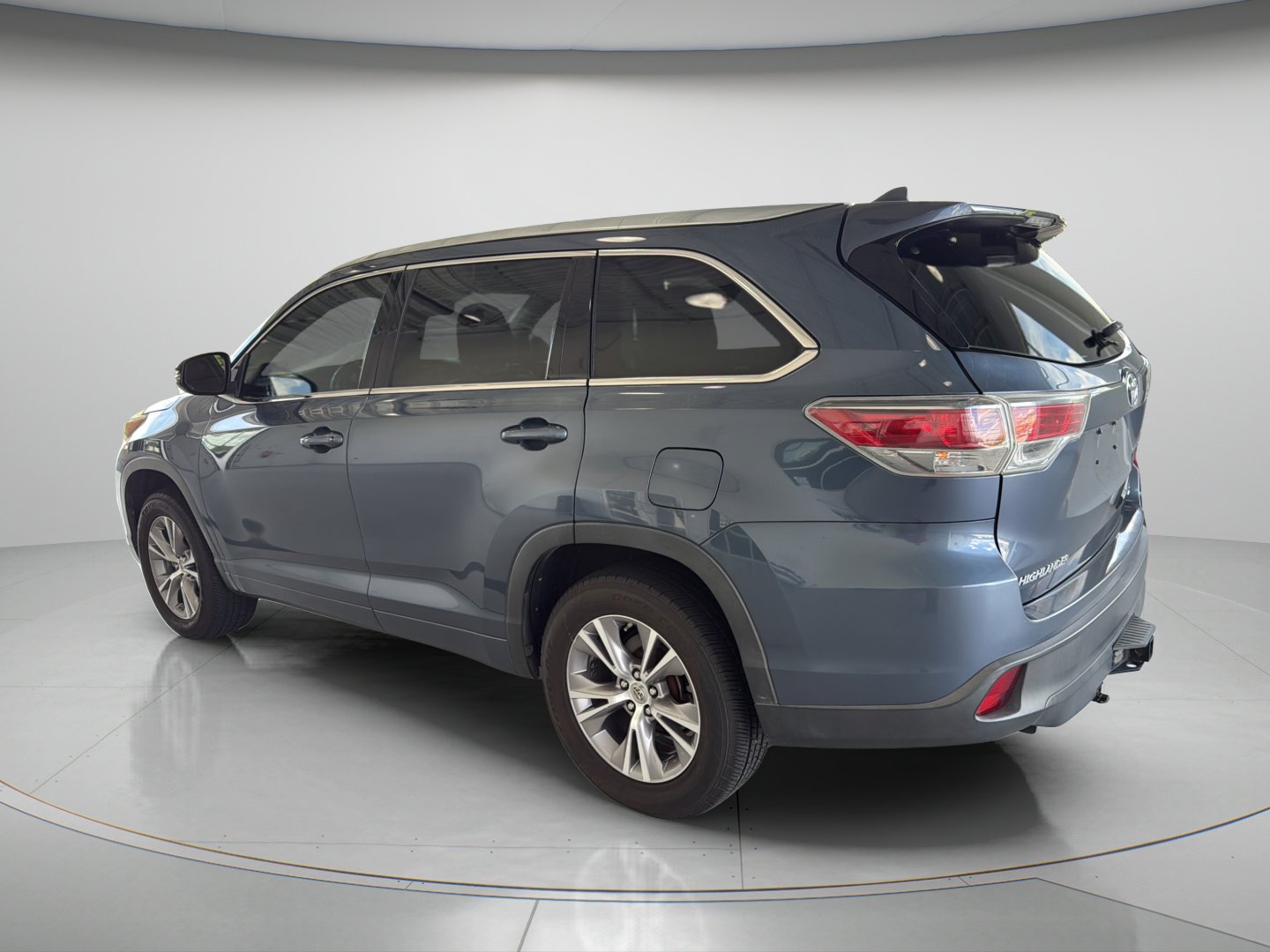 Used 2014 Attitude Black Metallic Toyota XLE image 3