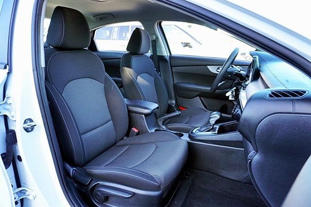 Used 2023 White Kia LX image 11