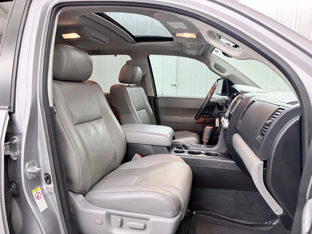 Used 2018 Silver Sky Metallic Toyota Platinum image 47