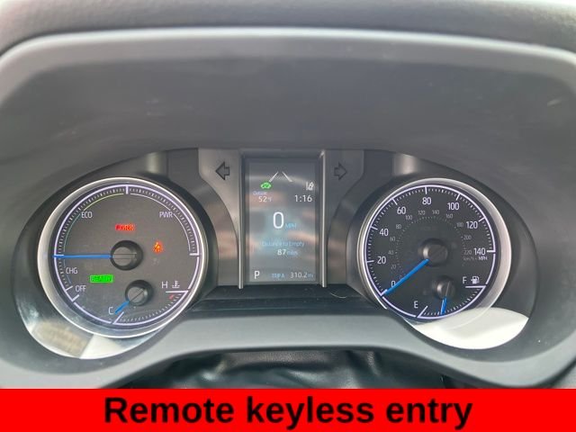 Used 2021  Toyota LE image 19