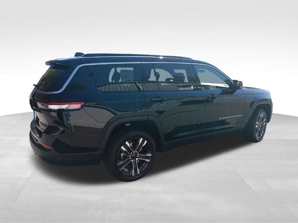 New 2027 High-Gloss Black Paint Jeep Limited image 5