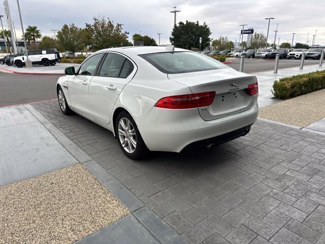 Used 2018 White Jaguar 25t Premium image 7