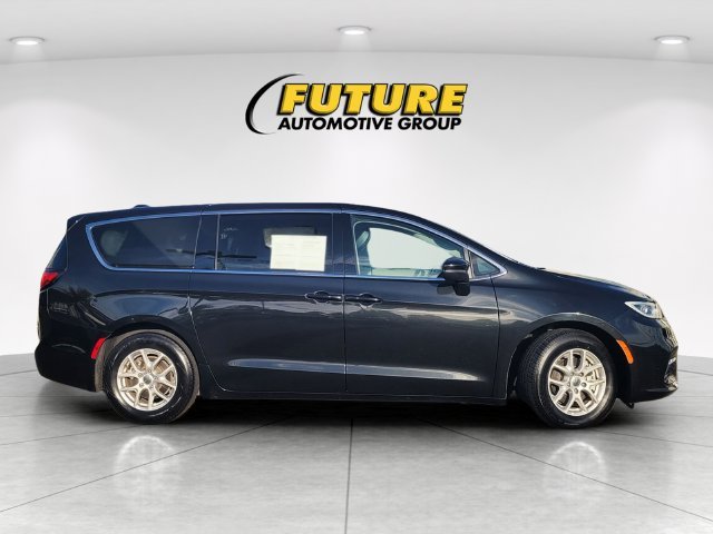 Used 2023 Black Chrysler Touring L image 3