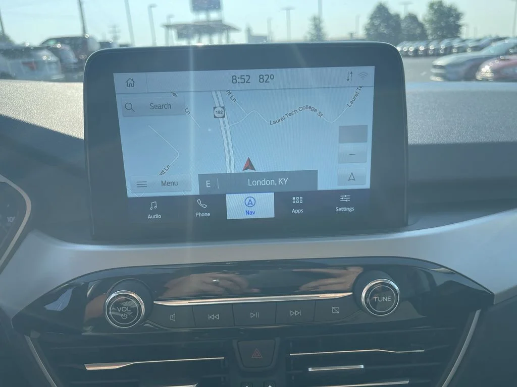 Used 2022 Gray Ford SE image 18