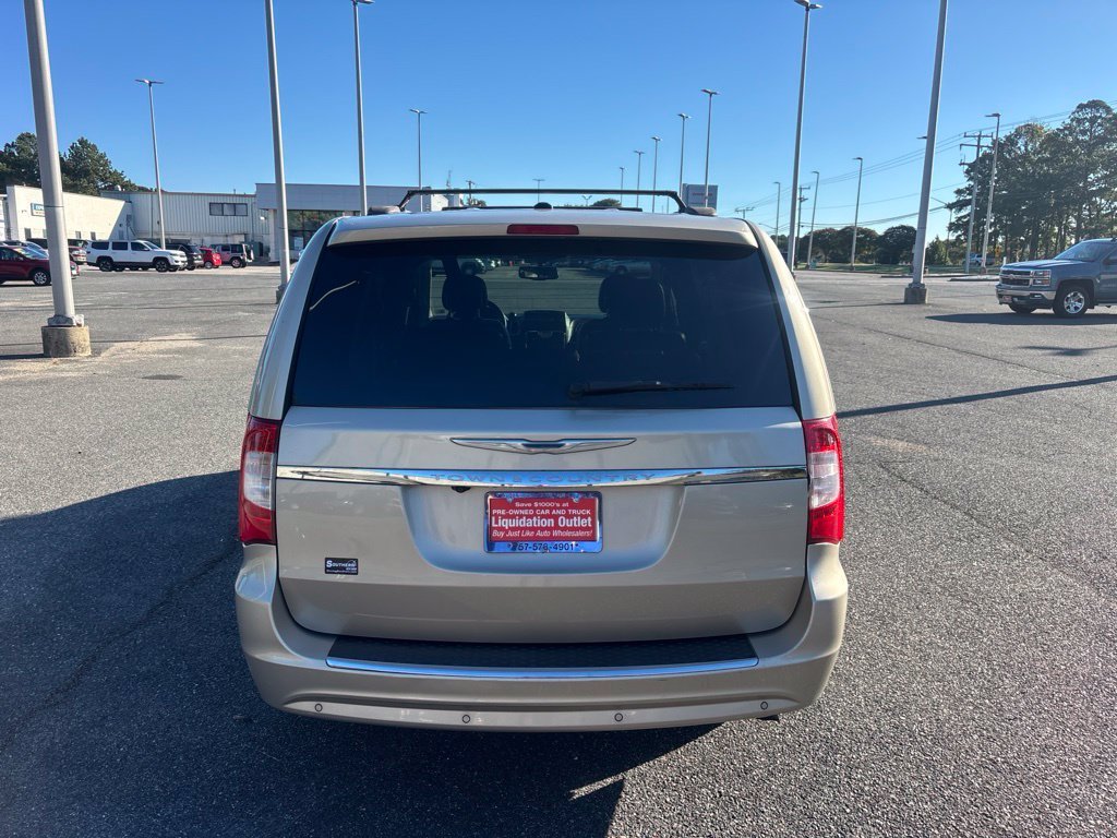 Used 2016 Beige Chrysler Touring-L image 4
