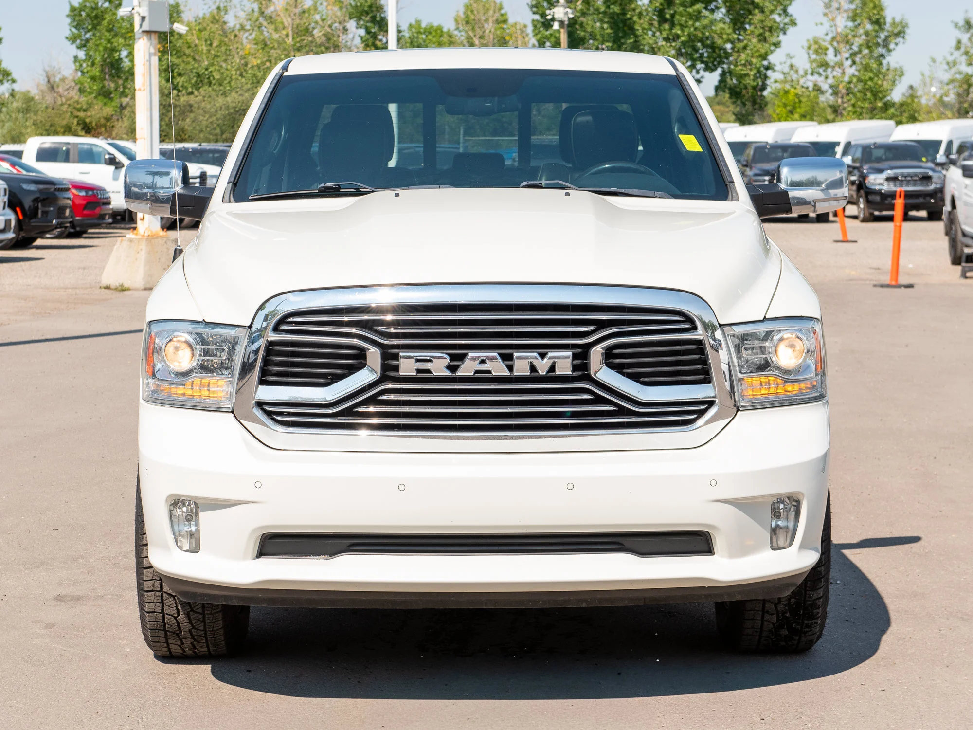 Used 2016 White RAM Limited* | Crew Cab | 5.7L HEMI V8 | Heated/Ventilated Seats | Sunroof | Tonneau Cover | image 10