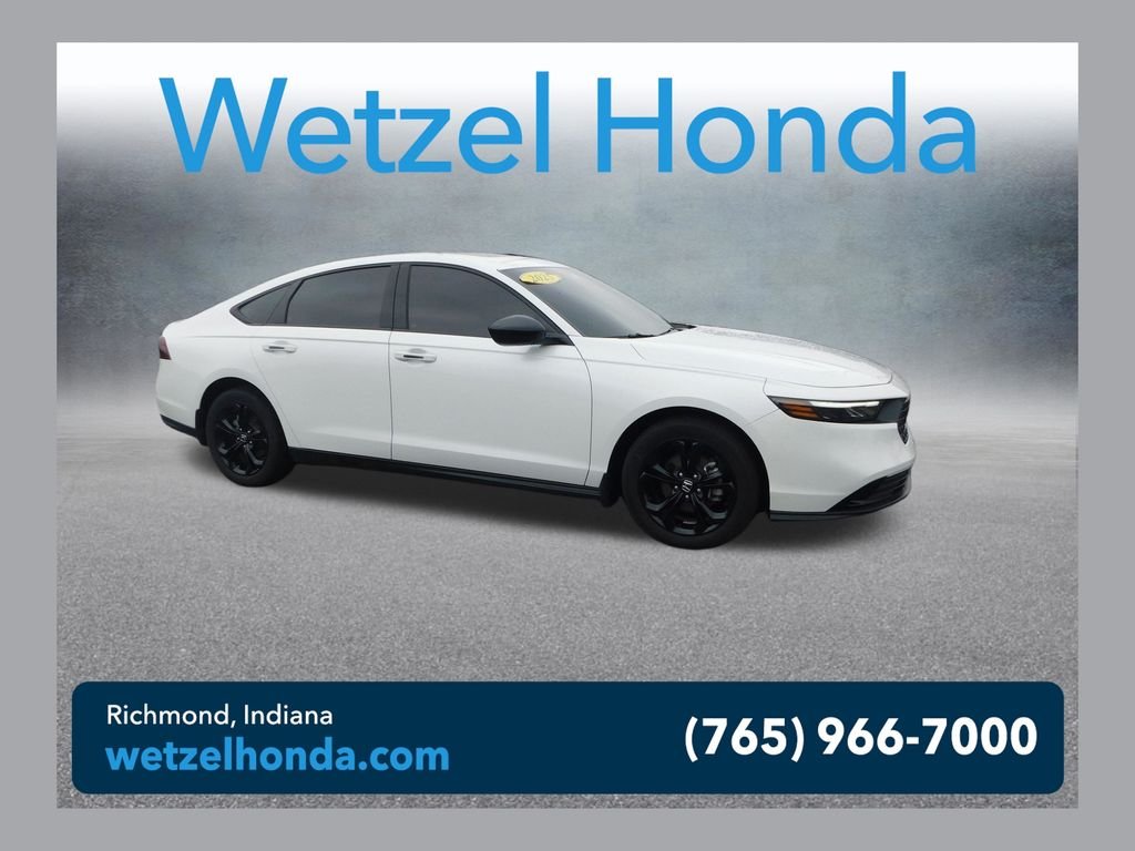 Used 2025 White Honda SE image 1