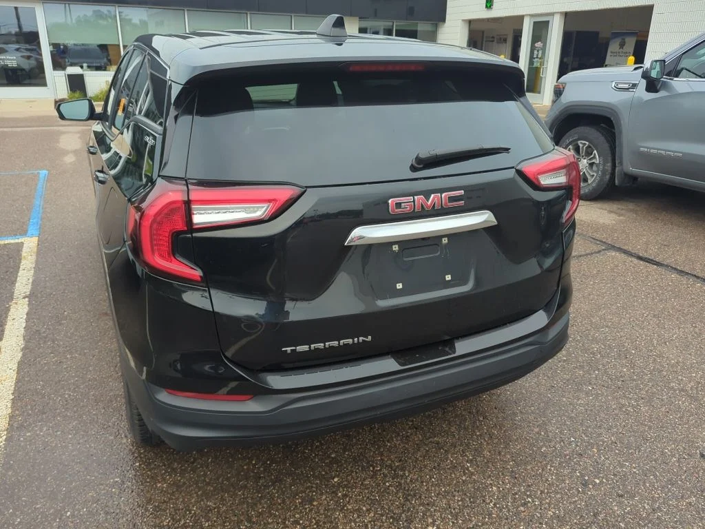 Used 2024 Ebony Twilight Metallic GMC SLE image 6