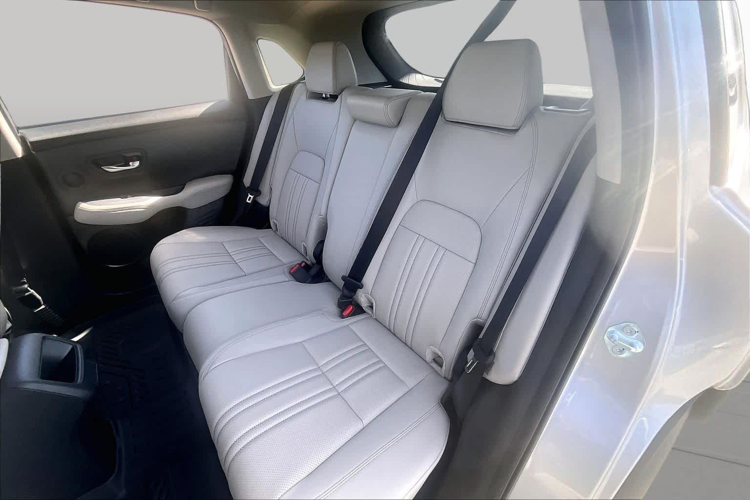 Used 2026 Solar Silver Metallic Honda EX-L image 20
