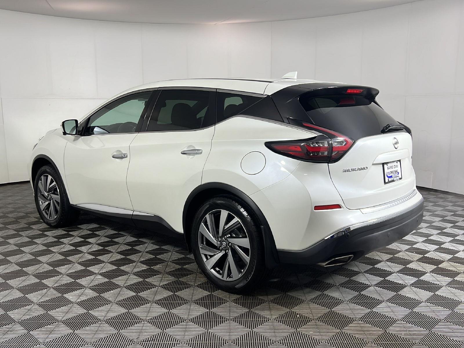 Used 2021 Pearl White Tricoat Nissan SL image 9