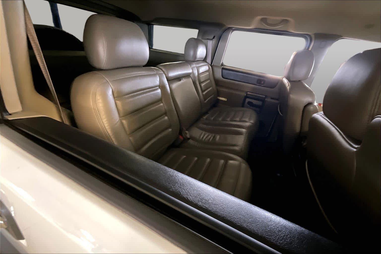 Used 2003 White HUMMER  image 16
