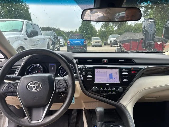 Used 2020 White Toyota LE image 11