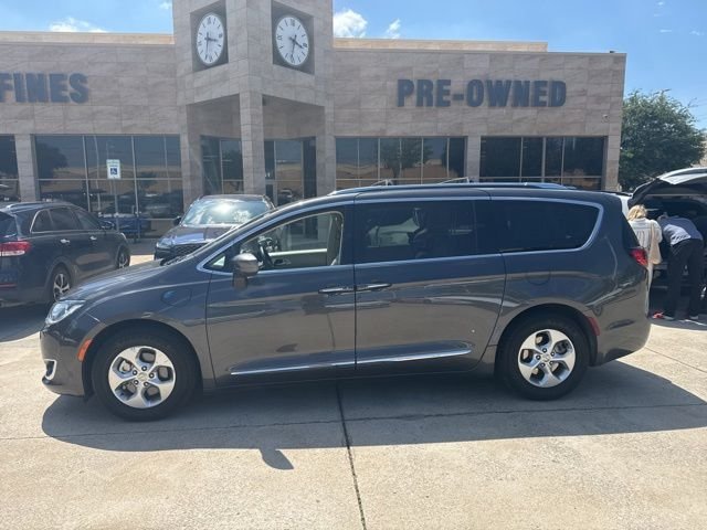 2018 Chrysler Pacifica Hybrid Touring L's photo