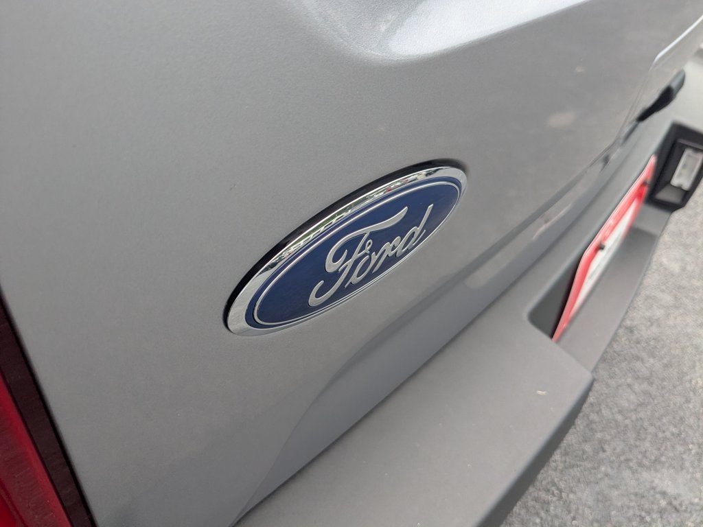 Used 2021  Ford Base image 28