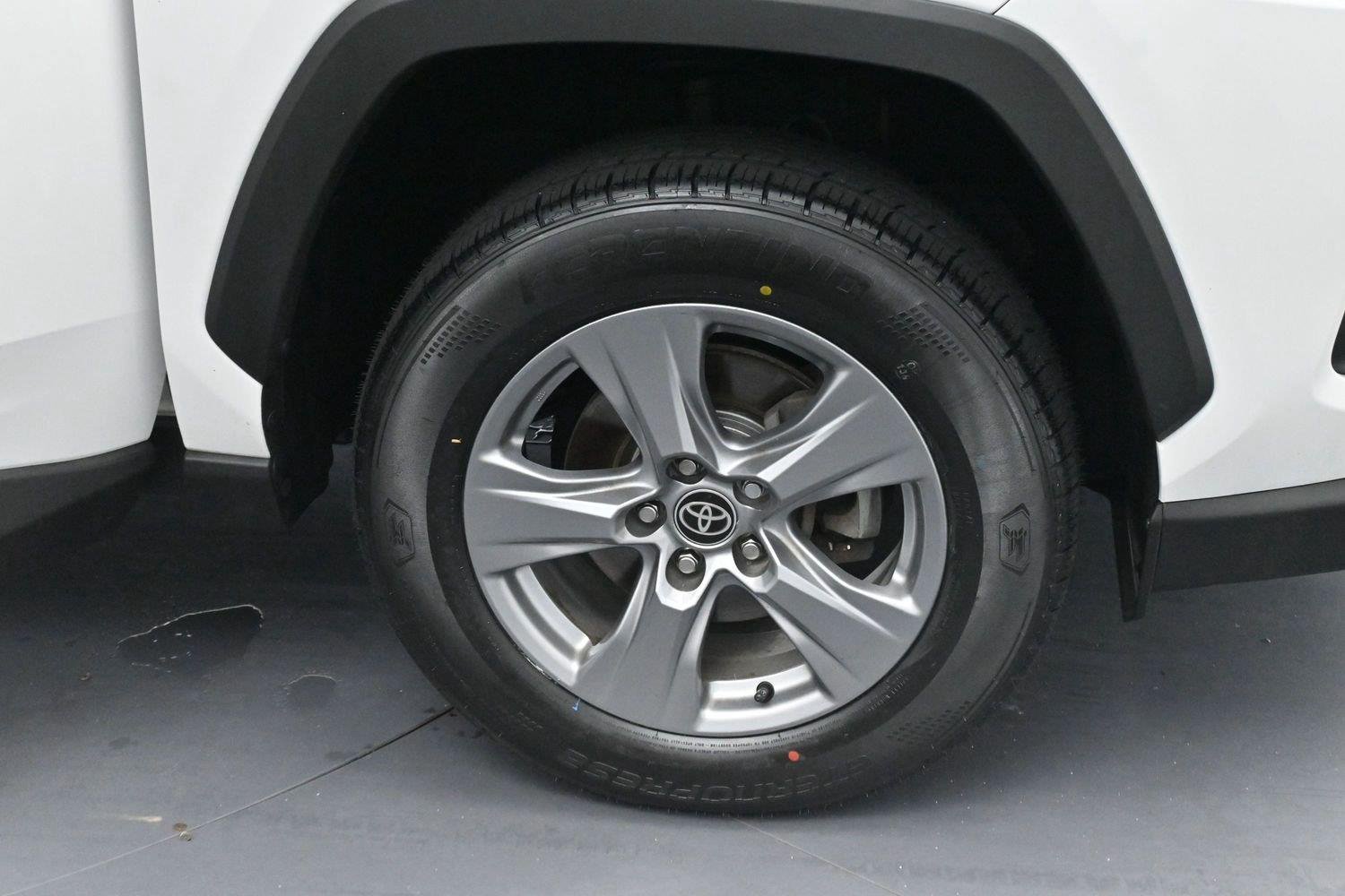 Used 2022 White Toyota XLE image 34
