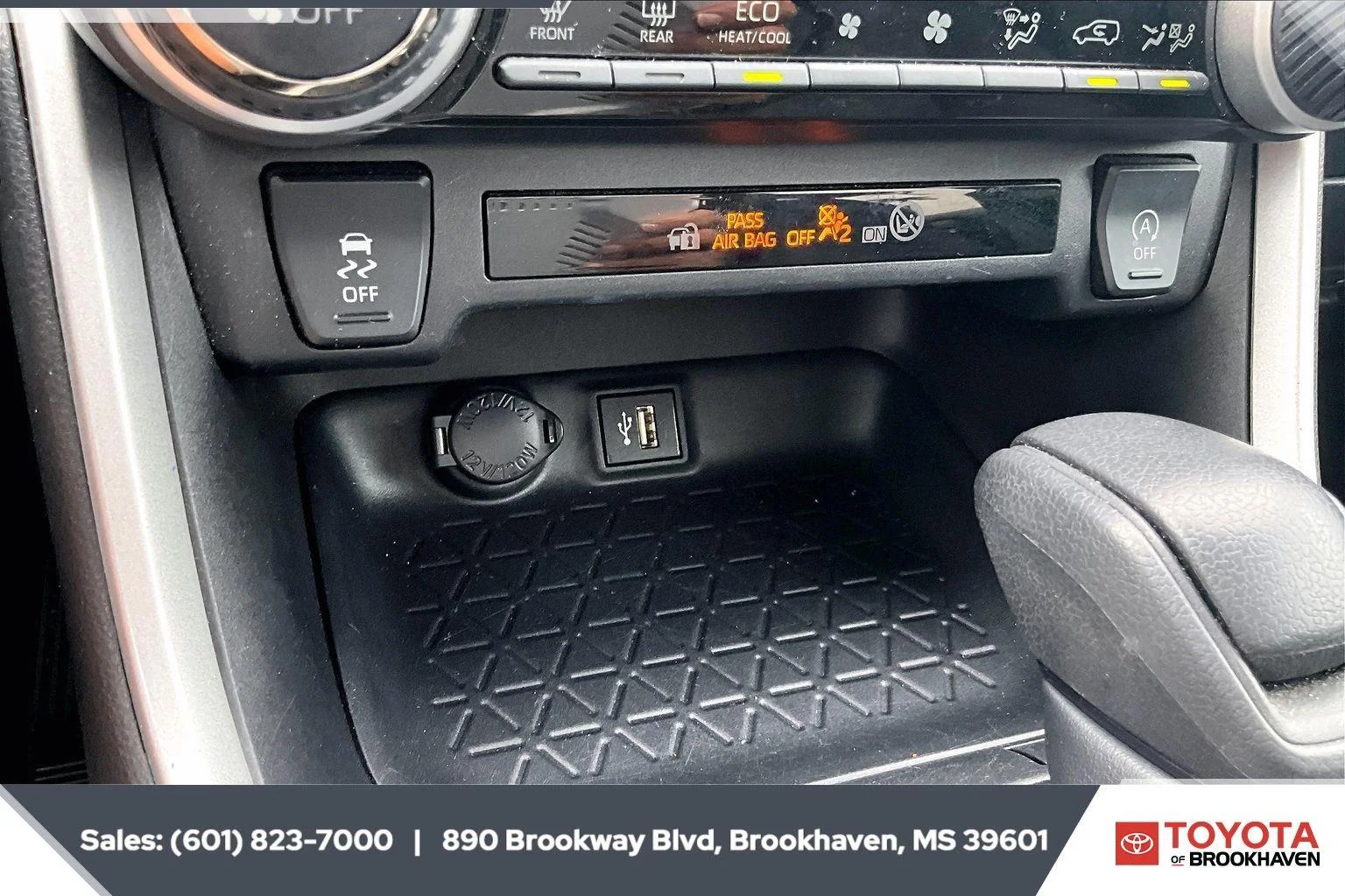Used 2024 Ice Cap Toyota XLE image 24