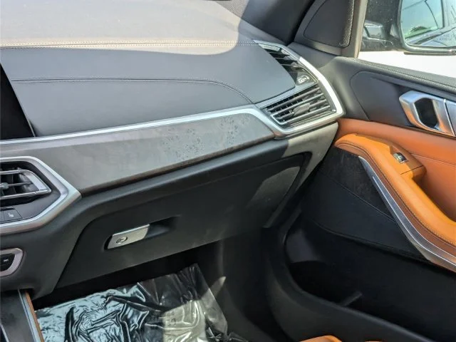 Used 2022 Black BMW xDrive40i image 18