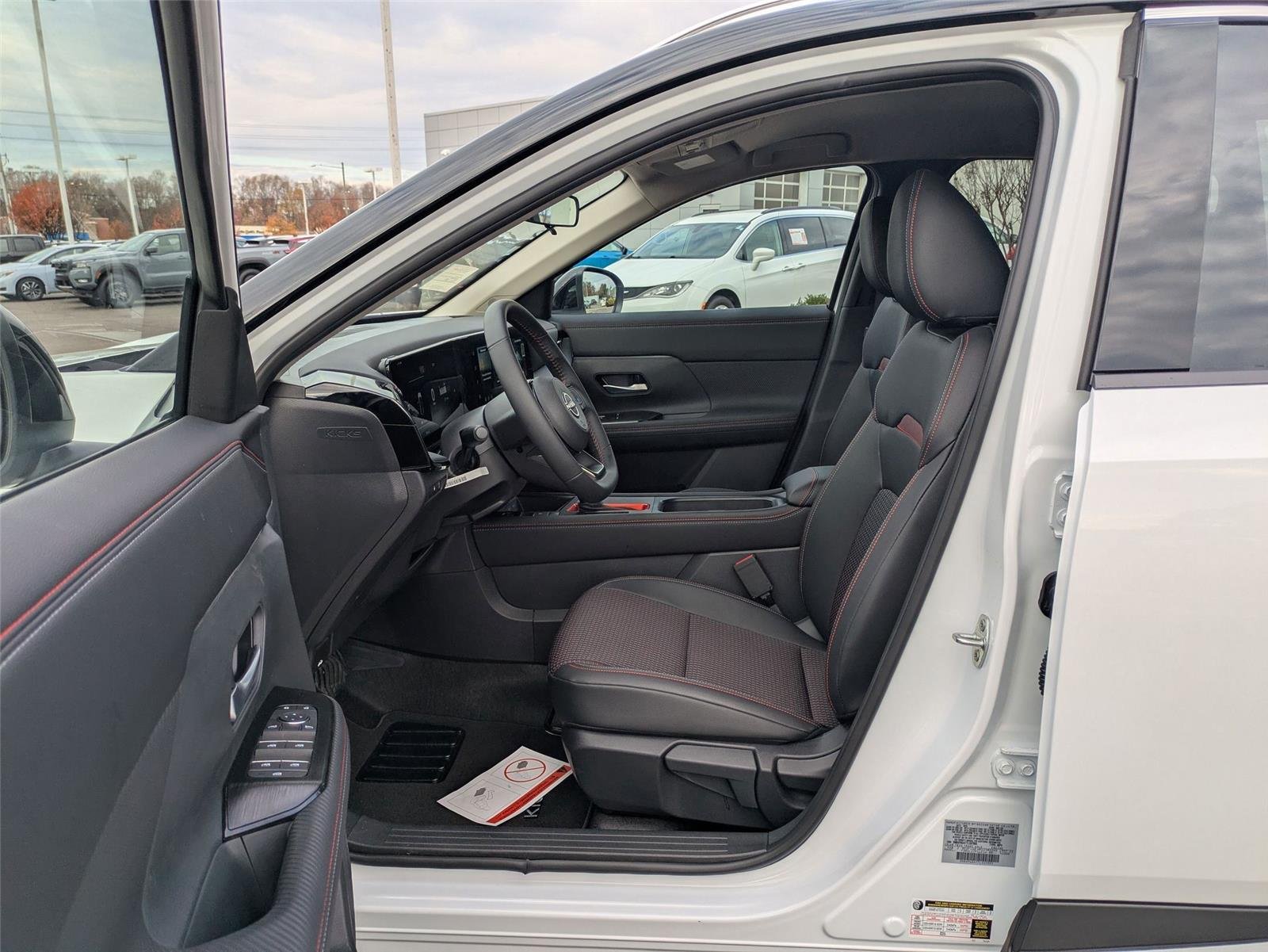 New 2026 Aspen White TriCoat / Super Black Two-tone Nissan SR image 14