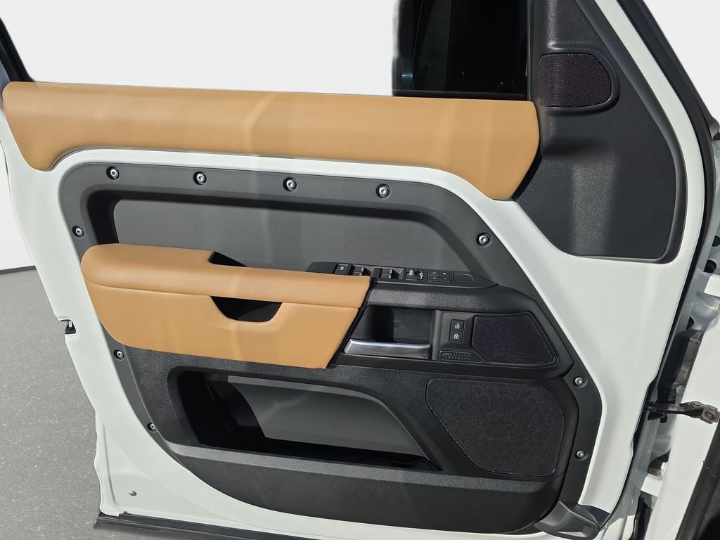 New 2026 Fuji White Land Rover V8 image 19