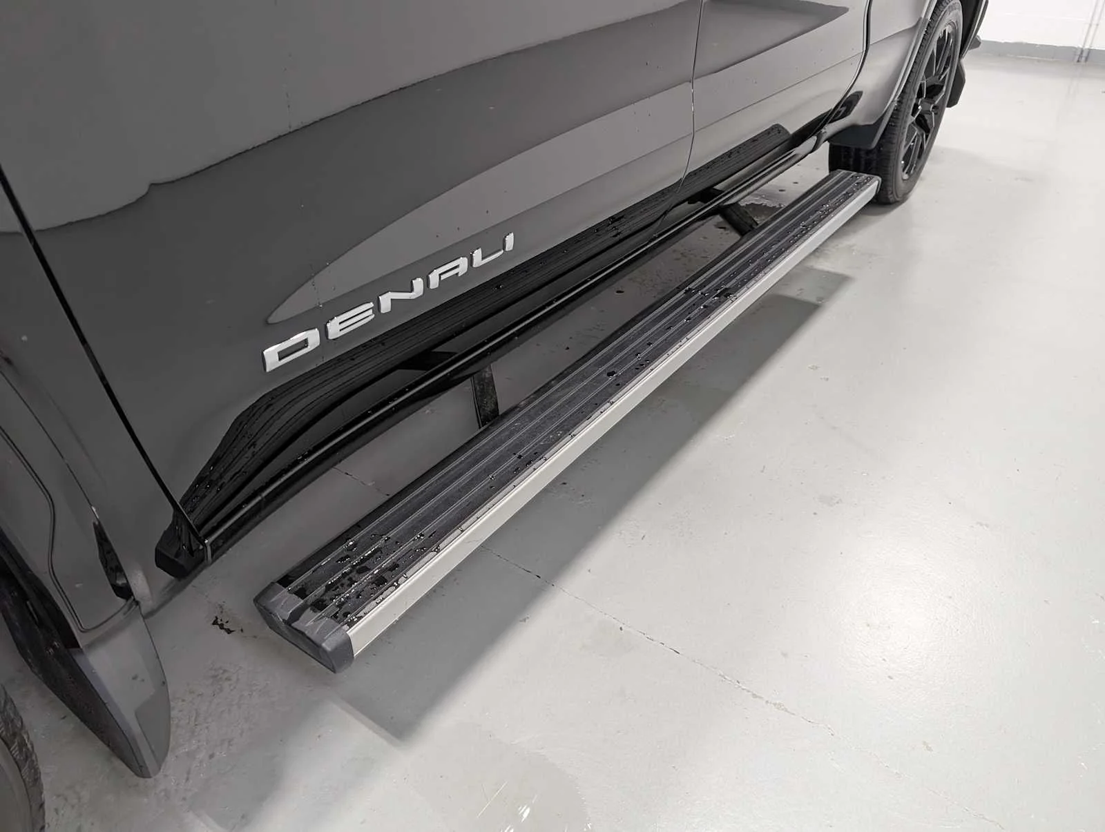 Used 2023 Onyx Black GMC Denali image 14