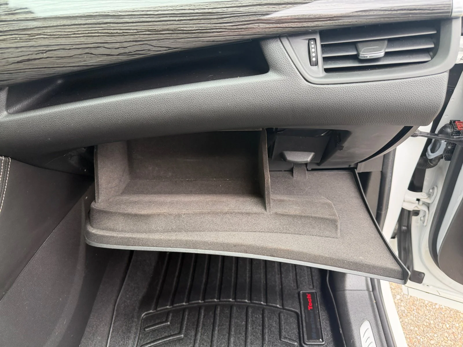 Used 2017 Summit White Buick Essence image 29