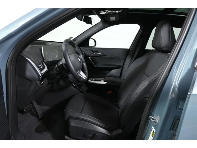 New 2026 Cape York Green Metallic BMW xDrive28i image 3