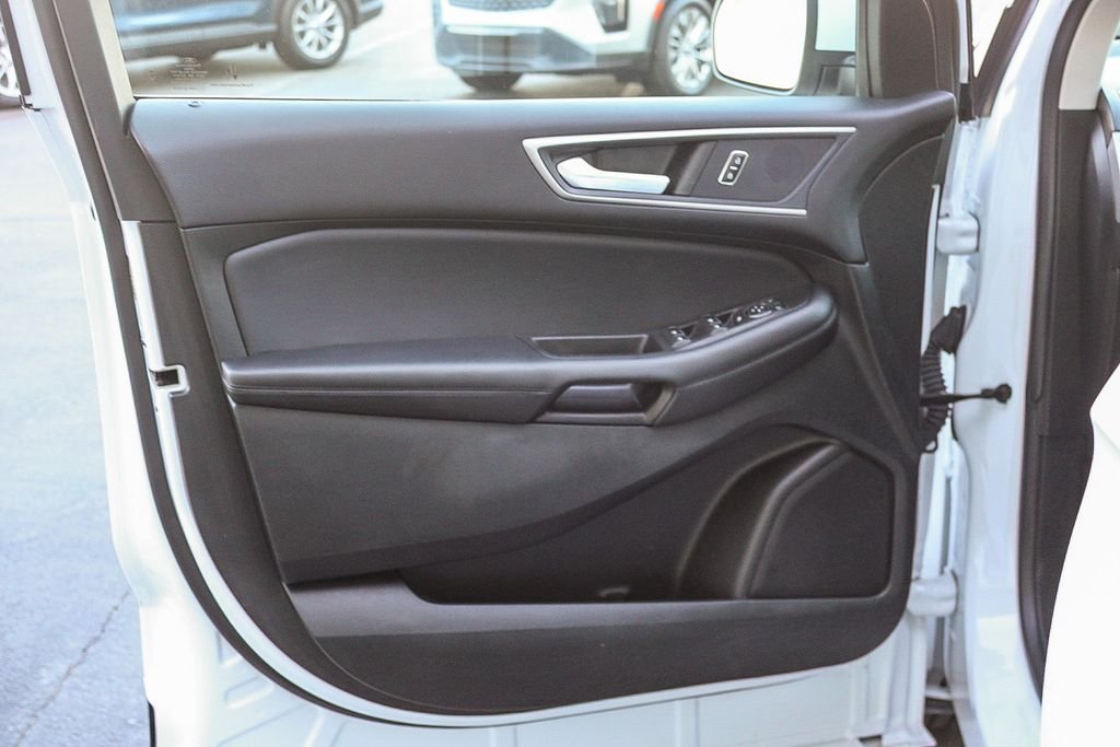 Used 2022 White Ford SEL image 25