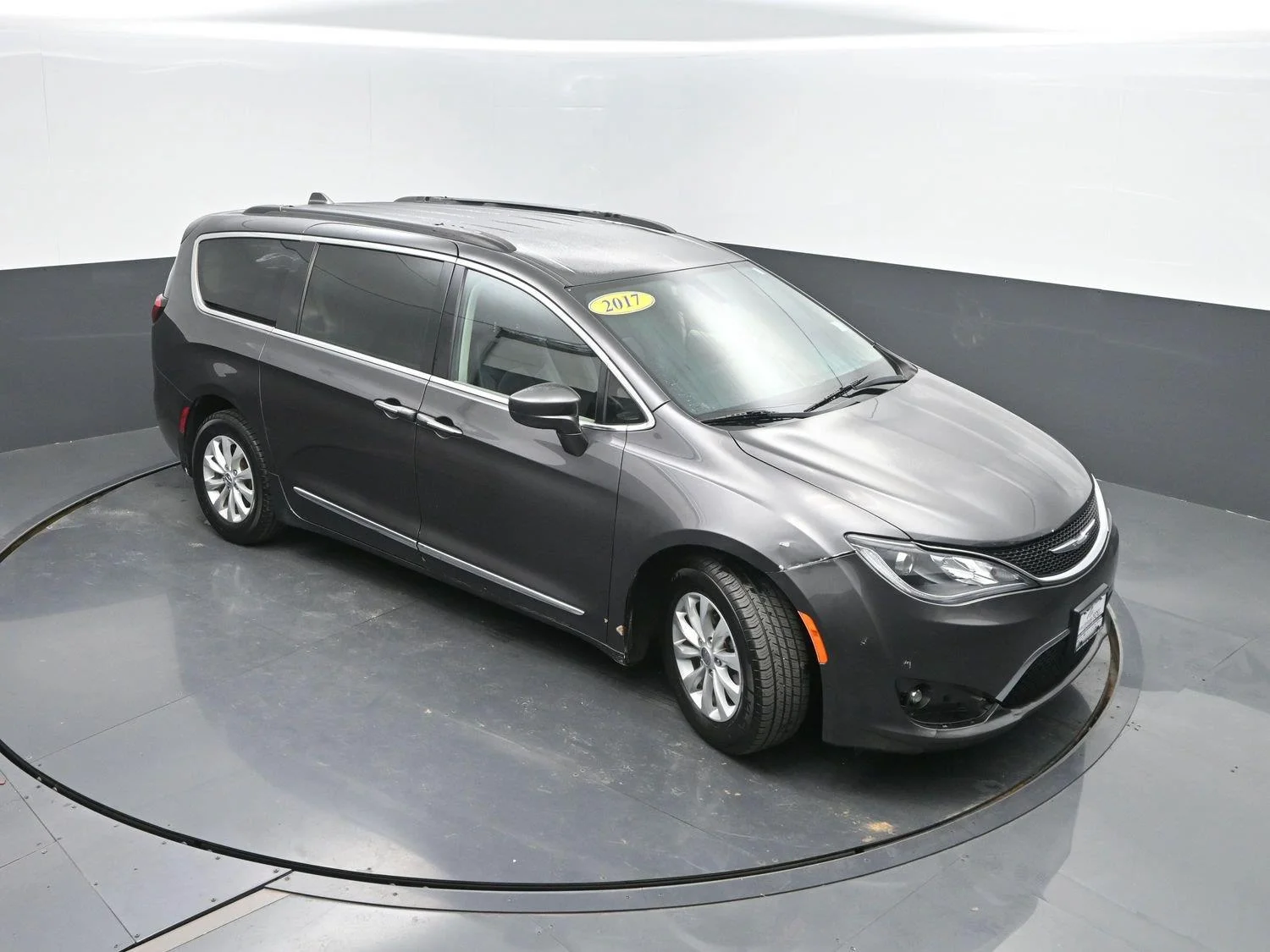 Used 2017 Granite Crystal Metallic Clearcoat Chrysler Touring-L image 36